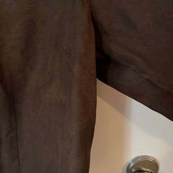 NOTHERN REFLECTIONS | Vintage Brown Button-Up Shirt with Engraved Leave Detail - Picture 6 of 15